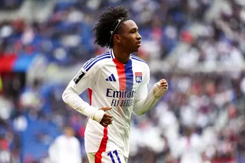 الصيف الحاسم لمستقبله.. هل يختار فوفانا الانضمام إلى ليفربول أم تشيلسي؟